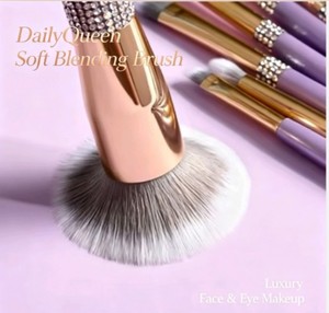 Daily Queen – Ensemble de 10 pinceaux de maquillage de luxe à manche en bois violet, poils synthétiques ultra-doux pour <span class=keywords><strong>mascara</strong></span>, fard à paupières et anticernes - Product Image 3