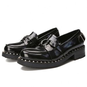 รองเท้าหนังผู้ชายแบบมีหมุดยึดสไตล์อังกฤษ รุ่นลำลอง ดีไซน์โดดเด่น คุณภาพสูง สำหรับฤดูใบไม้ร่วง - Product Image 1