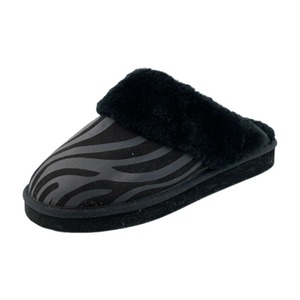 Chaussons légers en <span class=keywords><strong>peau</strong></span> <span class=keywords><strong>d</strong></span>'<span class=keywords><strong>agneau</strong></span> avec semelles brunes et boucles de ceinture pour la chaleur de la maison, la chambre à coucher et le confort intérieur. Chaussons <span class=keywords><strong>d</strong></span>'intérieur pour femmes - Product Image 4