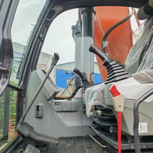 รถขุดตีนตะขาบ Doosan DX300LC ใช้งานน้อย ไม่มีการรั่วไหลของน้ำมัน เครื่องยนต์ Doosan แท้ รถขุดตีนตะขาบสำหรับงานหนัก - Product Image 4