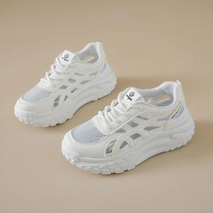 Zapatillas deportivas casuales para mujer, estilo coreano, con suela gruesa y diseño hueco, modelo 2026, color blanco, para verano. - Product Image 4
