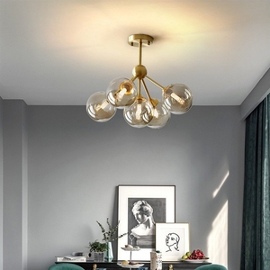En <span class=keywords><strong>la</strong></span> sala de estar nórdica hay un mágico candelabro de cristal con forma de frijol, una cama de lujo ligero y una zona de comedor. - Product Image 2