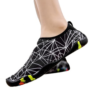Chaussettes Aqua pour femmes et hommes Chaussures de surf à séchage rapide pour le yoga sur la plage-pour l'été, le printemps et l'automne. - Product Image 4