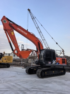 Excavadora Hitachi ZX210 Modelo 2023 Fabricada en Japón con Certificación EPA y CE, Peso Operativo de 21 Toneladas con Componentes de Motor, Bomba y Engranajes - Product Image 1