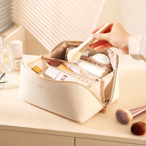Sac de rangement extérieur multifonction Sac à cosmétiques Portable Waterproof Female Travel Make Up Cases Trendy Makeup Bag - Product Image 1