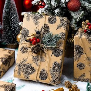 Papel de regalo navideño, papel de regalo kraft, papel de regalo con diseño de piñas y avellanas - Product Image 2