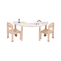 Meubles de classe pour maternelle, table et chaises pour enfants en forme de croissant, table d'activités en bois en forme de demi-lune, équipement