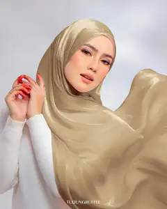 2024 nueva tela plisada gasa brillante musulmán gasa hijab Malasia musulmán liso gasa Hijab bufandas para mujeres