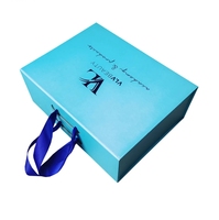 Boîte cadeau en papier recyclable avec poignée, logo personnalisé en or estampé, boîte magnétique bleue avec aimant, valises à main