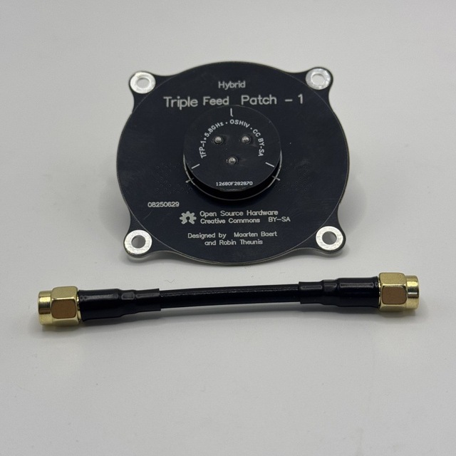 5.8GHz Triple Feed Patch Antenna SMA / RP SMA Directional Circularly Polarized Antenna for FPV