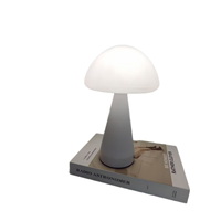 Lampe de table LED moderne de style champignon blanc avec commande tactile pour la décoration de la maison avec fonctions de charge