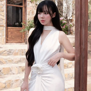 2025 elegante blanco sin mangas Maxi vestido elegante cuello en V Halter Keyhole recorte fruncido cintura 3D Floral acento caliente vestidos de cóctel - Product Image 1