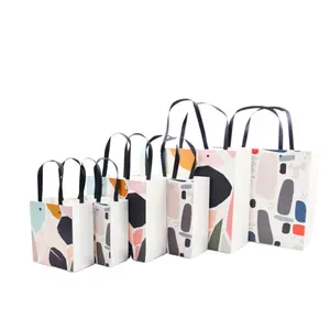 Bolsa de papel de regalo con estampado de colores, impresión Offset personalizada por inteligencia artificial, mango de longitud, fácil apertura y transporte, acepta calidad fiable