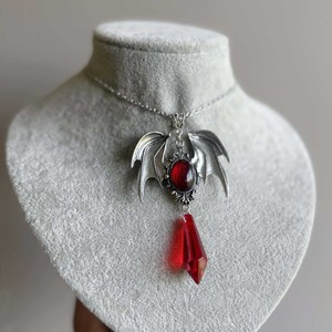 Collares con Colgante <span class=keywords><strong>de</strong></span> Murciélago con <span class=keywords><strong>Gema</strong></span> <span class=keywords><strong>Roja</strong></span> <span class=keywords><strong>de</strong></span> Imitación, Estilo Gótico Retro Barroco, para Hombres y Mujeres, Joyería para Fiestas - Product Image 1