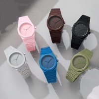 Montres à quartz octogonales simples et élégantes avec bracelet en plastique de plusieurs couleurs, pour femmes et hommes, vente en gros du fabricant