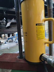 Vérin hydraulique creux à ressort de rappel robuste RCH-606, équivalent à Enerpac, pour les tâches de levage et de test de machines - Product Image 5