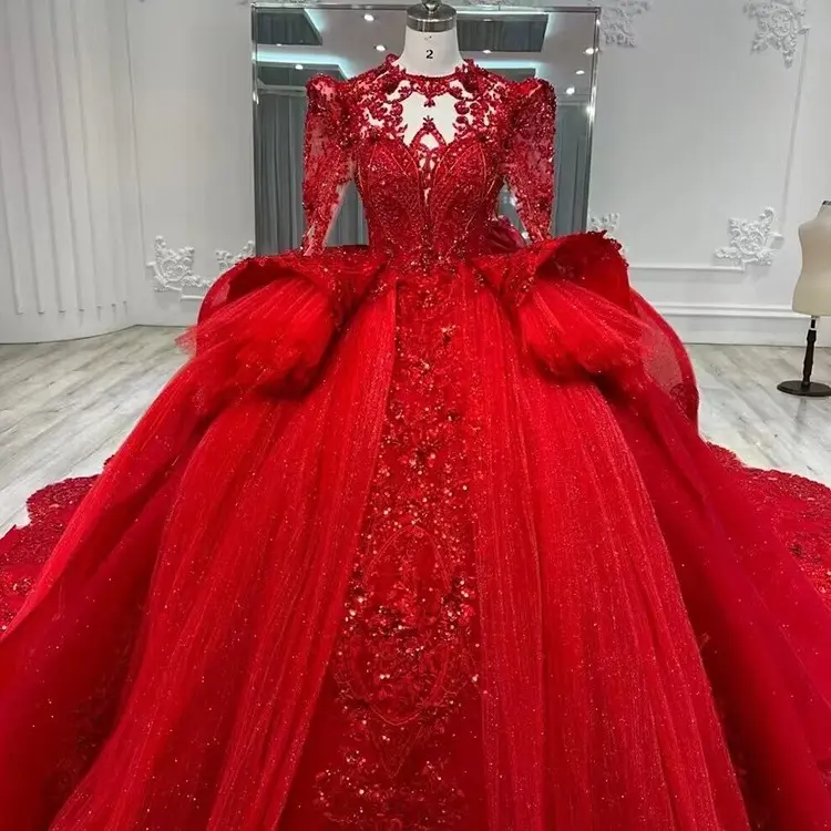 La nouvelle robe de mariée rouge de la mariée industrie lourde fil principal à manches longues de style chinois semble robe mince et longue queue