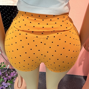 Completo da <span class=keywords><strong>donna</strong></span> due pezzi casual con pantaloncini a pois, vita pieghevole, coordinato per lo streetwear con fascia per capelli - Product Image 4
