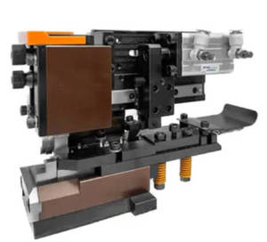 Applicateur de sertissage pneumatique européen Type de douille Forme de drapeau, course de 40mm, réglage de précision C.H/I.H 0.02mm - Product Image 2