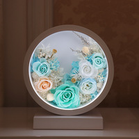 Lampe LED de chevet minimaliste faite à la main avec 6 têtes de roses éternelles sous cadre en verre, décoration intérieure, Saint-Valentin, remise de diplôme