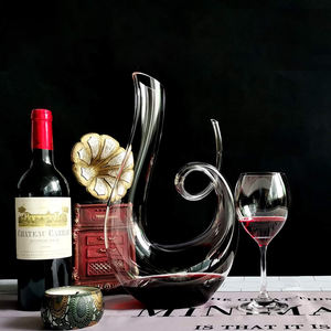 Decantador de Vino Clásico de Cristal sin Plomo, Soplado a Mano, de Alta Transparencia, Base Ancha, Cousino Macul CR - Product Image 5