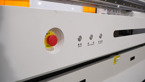 Impresora UV Plana Grande HanColor 2513 para PVC, Acrílico, Plástico, Acero Inoxidable, Metal, Vidrio, Madera, Cuero y Otros Materiales - Product Image 4