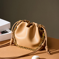Minisac pour femme OEM/ODM Usine Gros Designer Cuir Véritable Femme Cordon Serrage Design Nuage Pochette Clutch & Sac d'Épaule