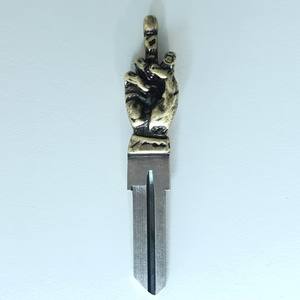 Hochwertiger hand geschnitzter 3D-Schlüssel aus Bronze - Product Image 1