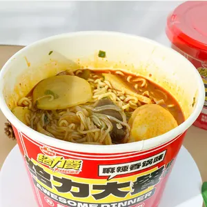 Sopa de fideos chinos Comida callejera China picante Verduras Fideos soupy Firma Tonkotsu Sabor Fideos de patata