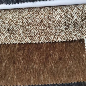 เสื้อโค้ทขนสัตว์เมลตันสำหรับผู้หญิง ขนยาว แบบด้านเดียว ผลิตจากผ้าวูลแฟนซีใหม่ ผสมวูล 60% อัลปาก้า 10% วิสโคส 10% อะคริลิก 3% และโพลีเอสเตอร์ 17% น้ำหนัก 650 กรัม/ตร.ม. - Product Image 3