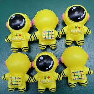Muñecos de dibujos animados hechos a mano de astronautas, adornos de juguete de moda, regalo al por mayor - Product Image 4