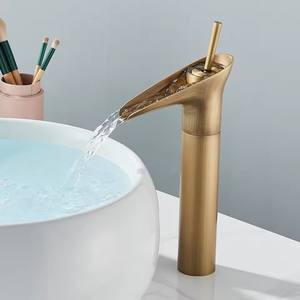 Rubinetto classico per il bagno in stile antico a cascata rubinetto caldo e freddo in bronzo a foro singolo tipo di rubinetto per acqua - Product Image 3
