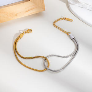 Ensemble collier, boucles d'oreilles et bague tendance et minimaliste en acier inoxydable plaqué or 14 carats, durable, hypoallergénique, cadeau pour femme pour un mariage - Product Image 5