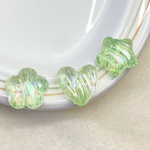 Cuentas Sueltas Acrílicas Transparentes con Recubrimiento AB, Coloridas, en Forma de Corazón Ondulado, Estrella y Flor de Ciruelo, con Orificio Recto, para Manualidades y Decoración de Teléfonos - Product Image 5