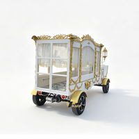 Voiture funéraire vintage, cercueil transporté par des chevaux, carrosse funéraire classique, cercueil transporté par des chevaux