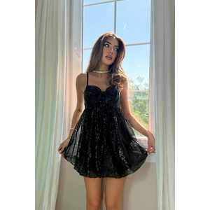 Robe de soirée noire à sequins coupe trapèze avec nœud, décolleté cœur, taille empire, transparente - Product Image 3