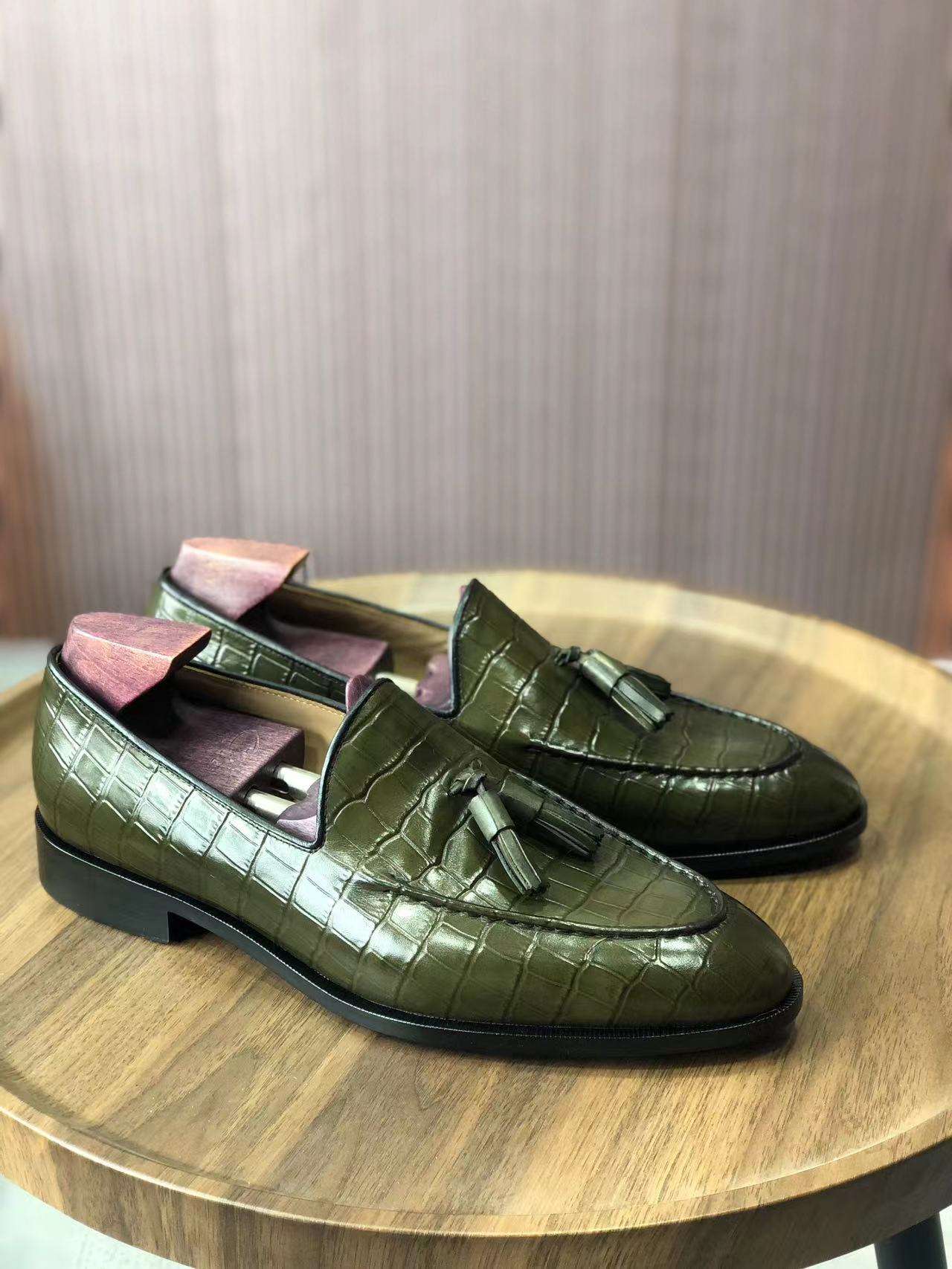 สีเขียวมะกอก