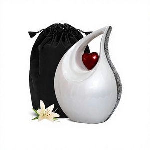 Grande urne funéraire décorative blanche en forme de larme avec coeur rouge pour les cendres, honorez votre bien-aimé avec une urne funéraire - Product Image 1
