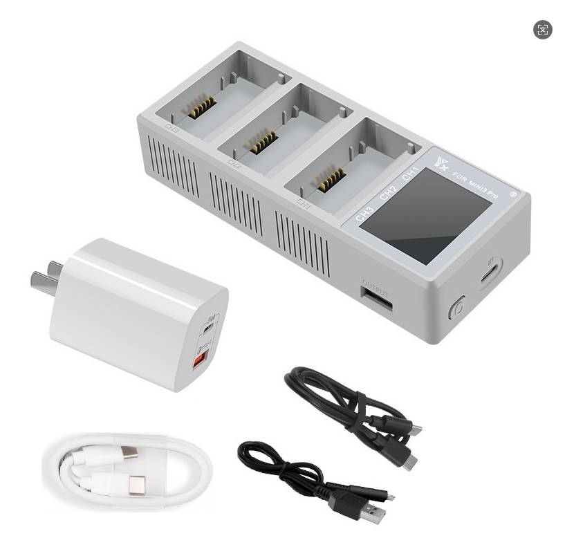 Chargeur triple Mini3 blanc avec écran couleur et prise américaine.