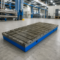 Plateforme en grille de fonte pour banc d'essai, pour l'ancrage de bases de machines, les sols de cellules robotiques et l'installation d'équipements lourds