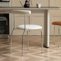 Chaise de salle à manger moderne en cuir PU de luxe, design écologique, construction durable, pieds en acier au carbone pour hôtel et usage domestique