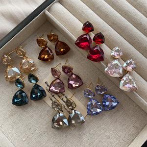 Pendientes de Luz Prismática, Brillantes, con Corte Trillón, Circonitas Cúbicas Coloridas en Diseño Geométrico de Gota, Joyería de Lujo - Product Image 1