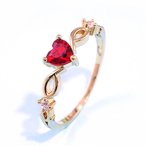 Anello dal Design a Forma di Cuore Elegante Anello da Dito per Donne - Product Image 1