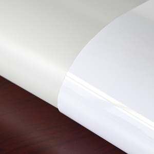 Película de PET Blanca Antiestática de Alta Reflectividad Personalizada, Rollo de Poliéster Liso para Aislamiento de Ventanas de Automóviles - Product Image 4