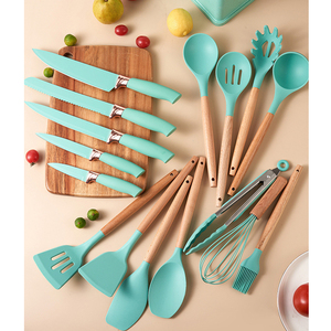 Juego de 19 utensilios de cocina de silicona con mango de madera, antiadherentes, con cuchillo y tabla de cortar. - Product Image 4