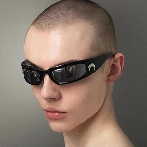Gafas de Sol Deportivas Modernas Millennium para Mujer, Gafas de Sol con Diseño Lunar, Estilo Futurista, Tecnología de Vanguardia, Estética de los 90 y 2000 - Product Image 4