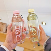 Bouteille d'eau de sport en plastique de peinture dégradée sans BPA de 500ml avec corde pour l'extérieur