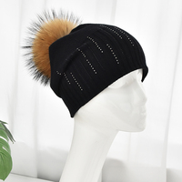 Vente en gros de bonnets d'hiver en laine tricotée avec pompon en fourrure véritable Bonnets pour femmes et filles Chapeaux chauds en laine tricotée en fourrure Casquettes d'extérieur