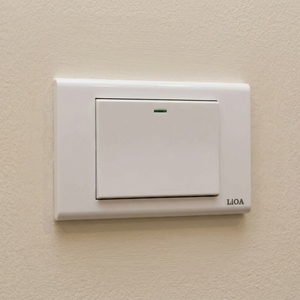 Interrupteur mural LiOA série Wide 1 poste 1 voie avec voyant LED, installation facile, commandes électriques durables - Product Image 6