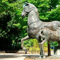 Grande sculpture sur mesure en bronze de cheval avec poulain, technique de moulage, design Feng Shui